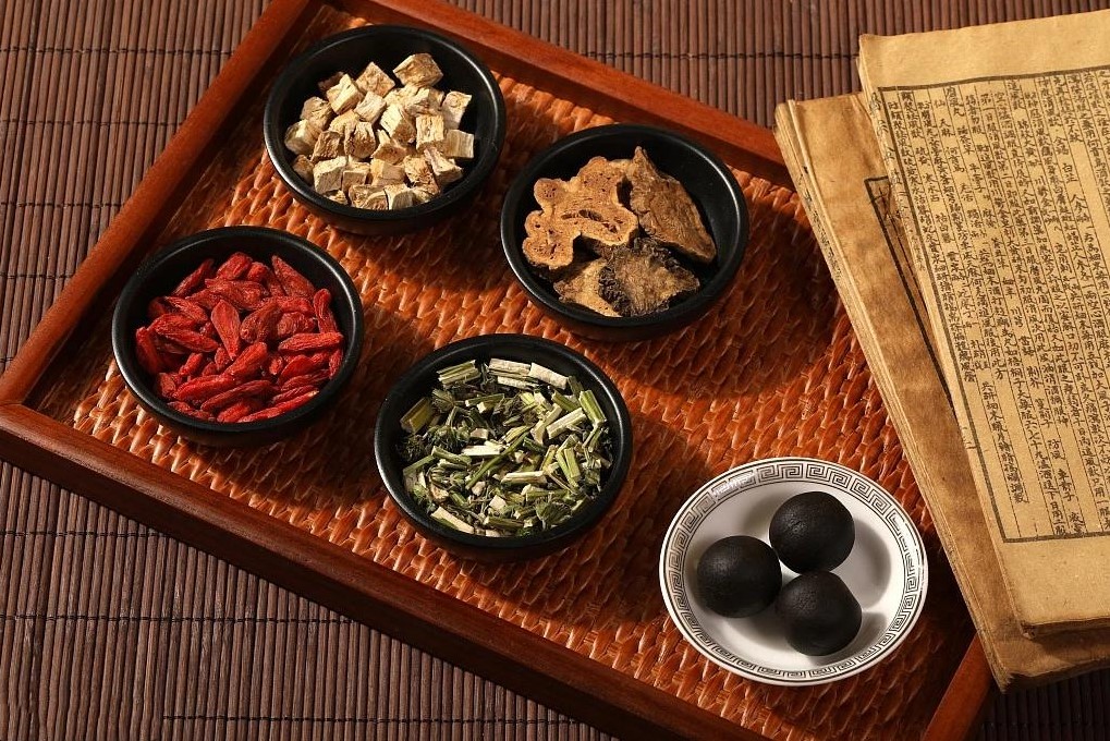 中醫常用四個古方治療伴有關節腫痛的紅斑性狼瘡。