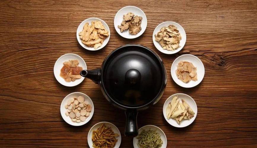 中醫常用四個古方治療伴有關節腫痛的紅斑性狼瘡。
