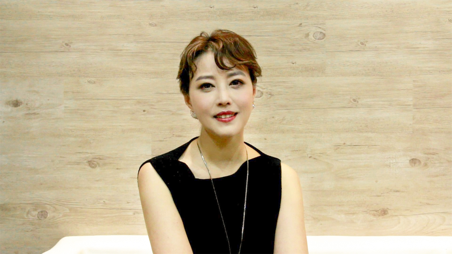 周海媚突發心臟病不幸離世：猝不及防的悲劇與生命的無常。