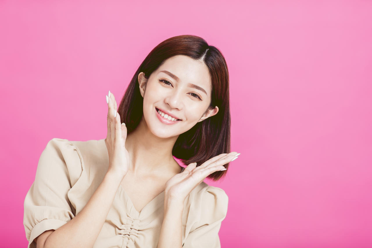 能讓女人一生開心的三件套是：情、衣、男人。