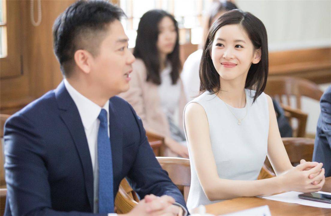 「奶茶妹妹」生二胎，死死抓牢了劉強東，章澤天的確不簡單！