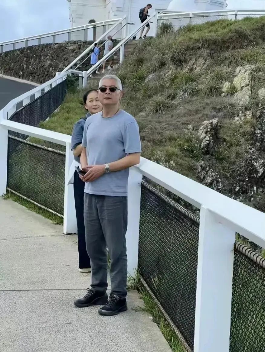 陳瑾跟巫剛澳洲旅行，神似優雅阿姨和白髮蒼蒼老爺爺！