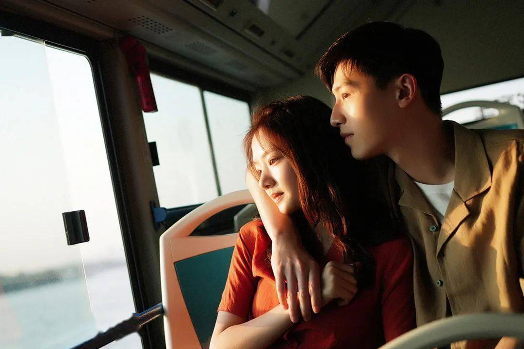 異地戀的男朋友，就應該和其他女生保持距離。