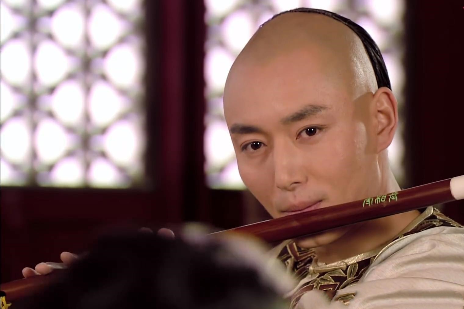 《甄嬛傳》：果郡王裝醉使孟靜嫻懷孕，三個細節暴露他早已變心