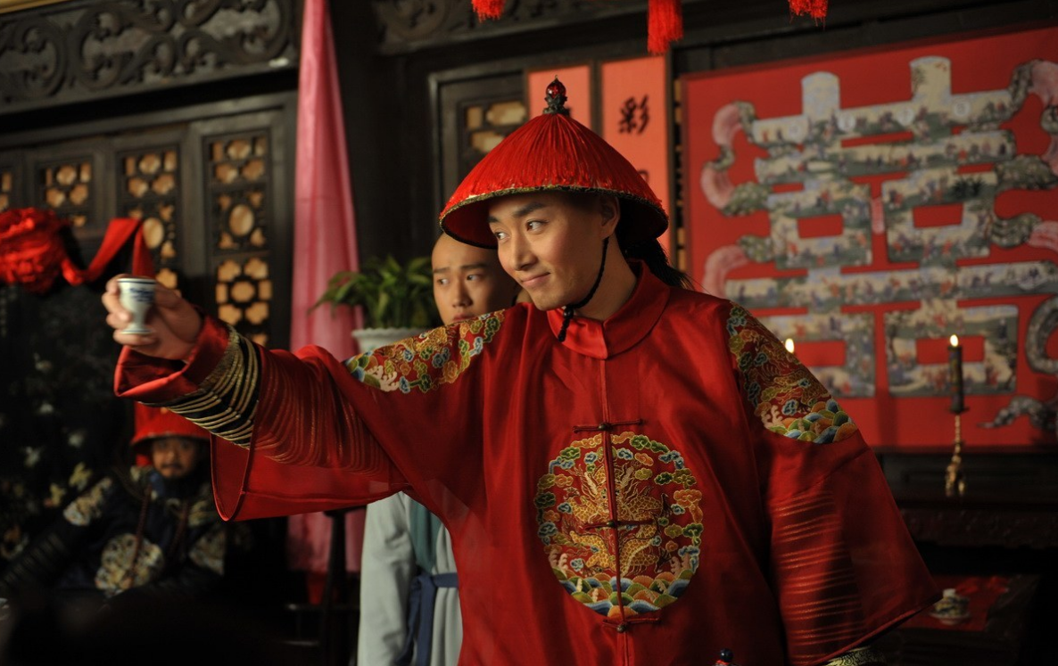 《甄嬛傳》：果郡王裝醉使孟靜嫻懷孕，三個細節暴露他早已變心