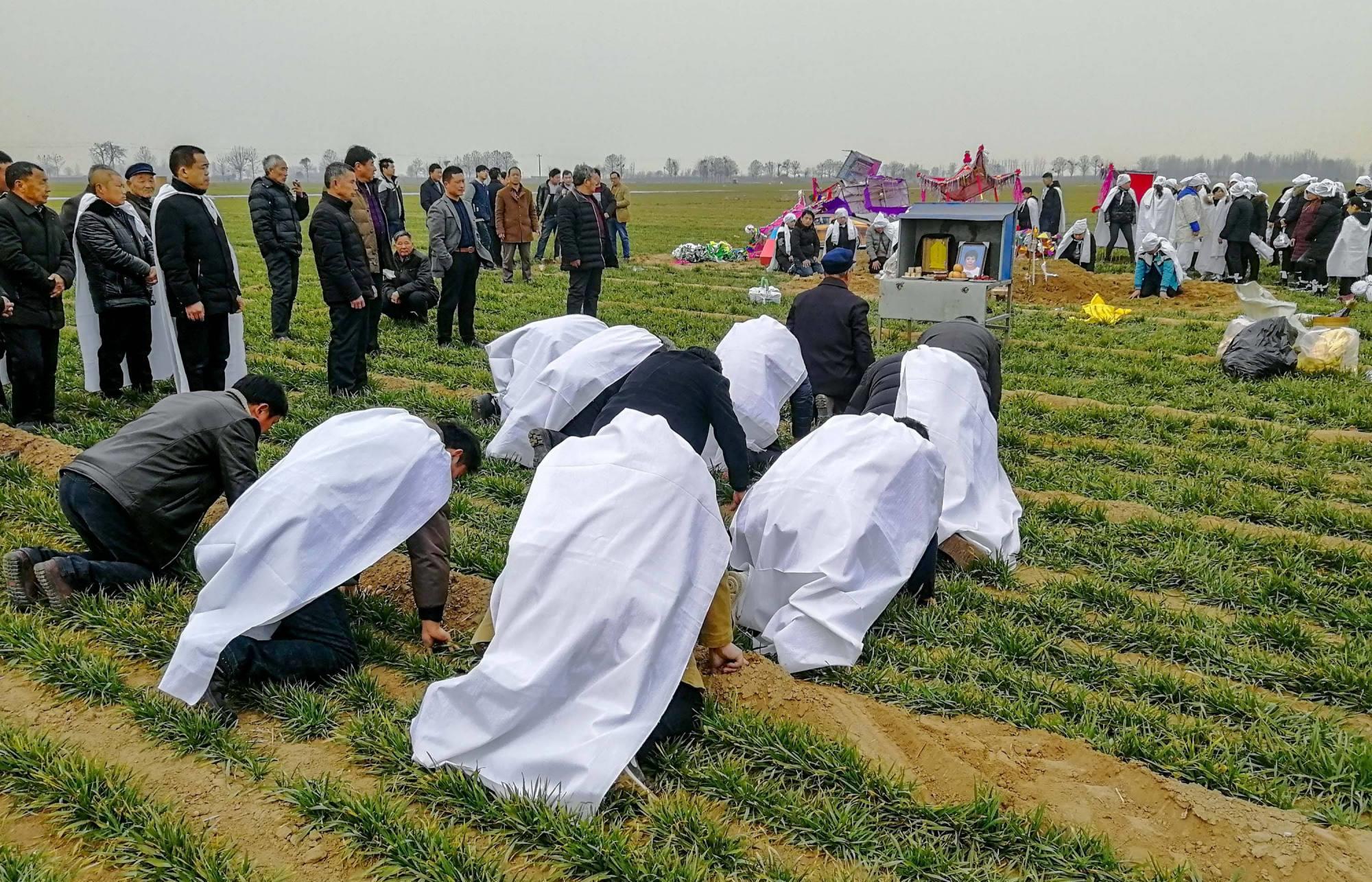 透過農村葬禮得知什麼叫嫌貧愛富、趨炎附勢。