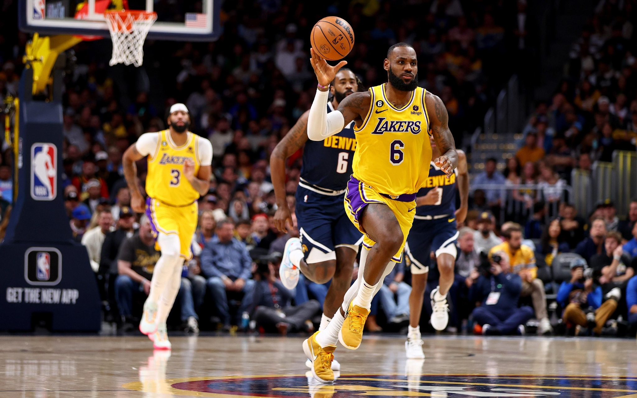 完勝！詹姆斯28+5+5，伍德大驚喜，打破NBA紀錄，成歷史第一人