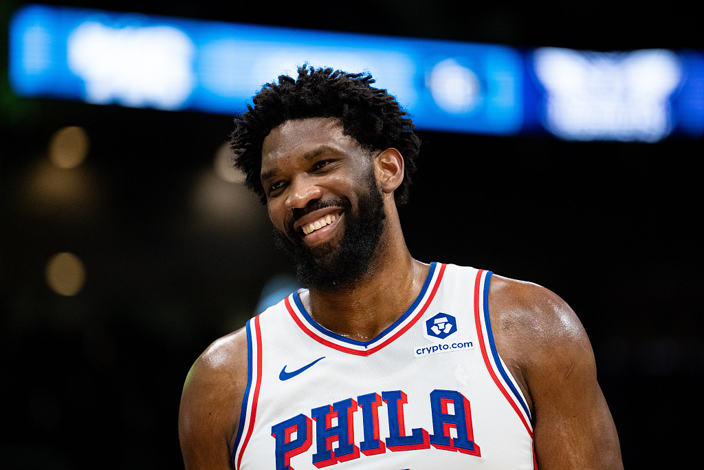 轟70+18+5！恩比德和文班亞馬對飆，打破NBA紀錄，登頂歷史第一