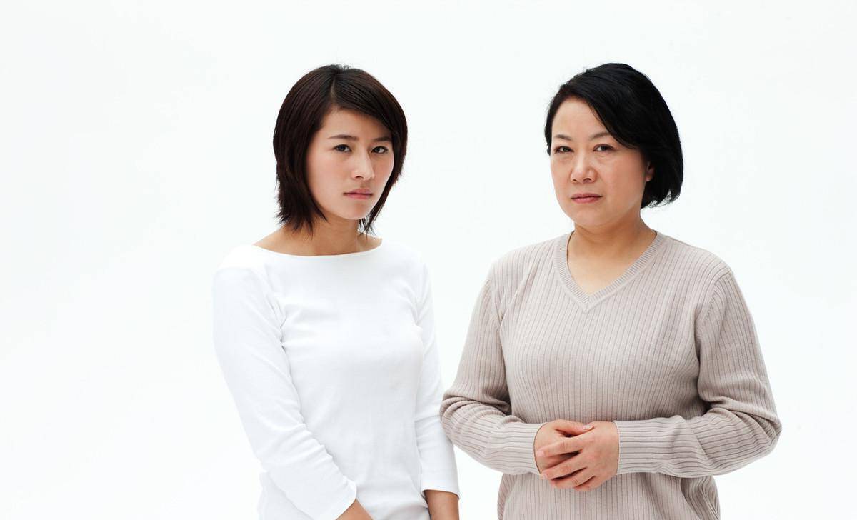 當出嫁的女兒遇到偏心的父母，一肚子的委屈與苦水該與何人訴說？