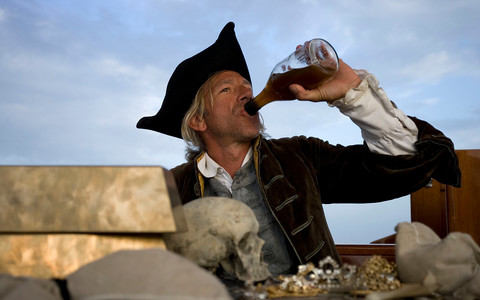 為什麼《神鬼奇航》的海盜們只喝蘭姆酒？