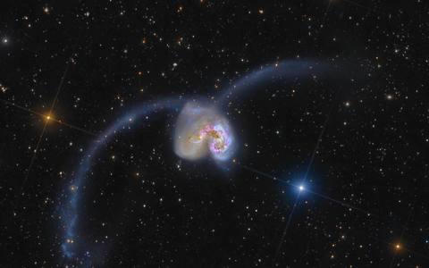 宇宙中最浪漫的星系：心形的觸鬚星系，戒指一樣的霍格天體