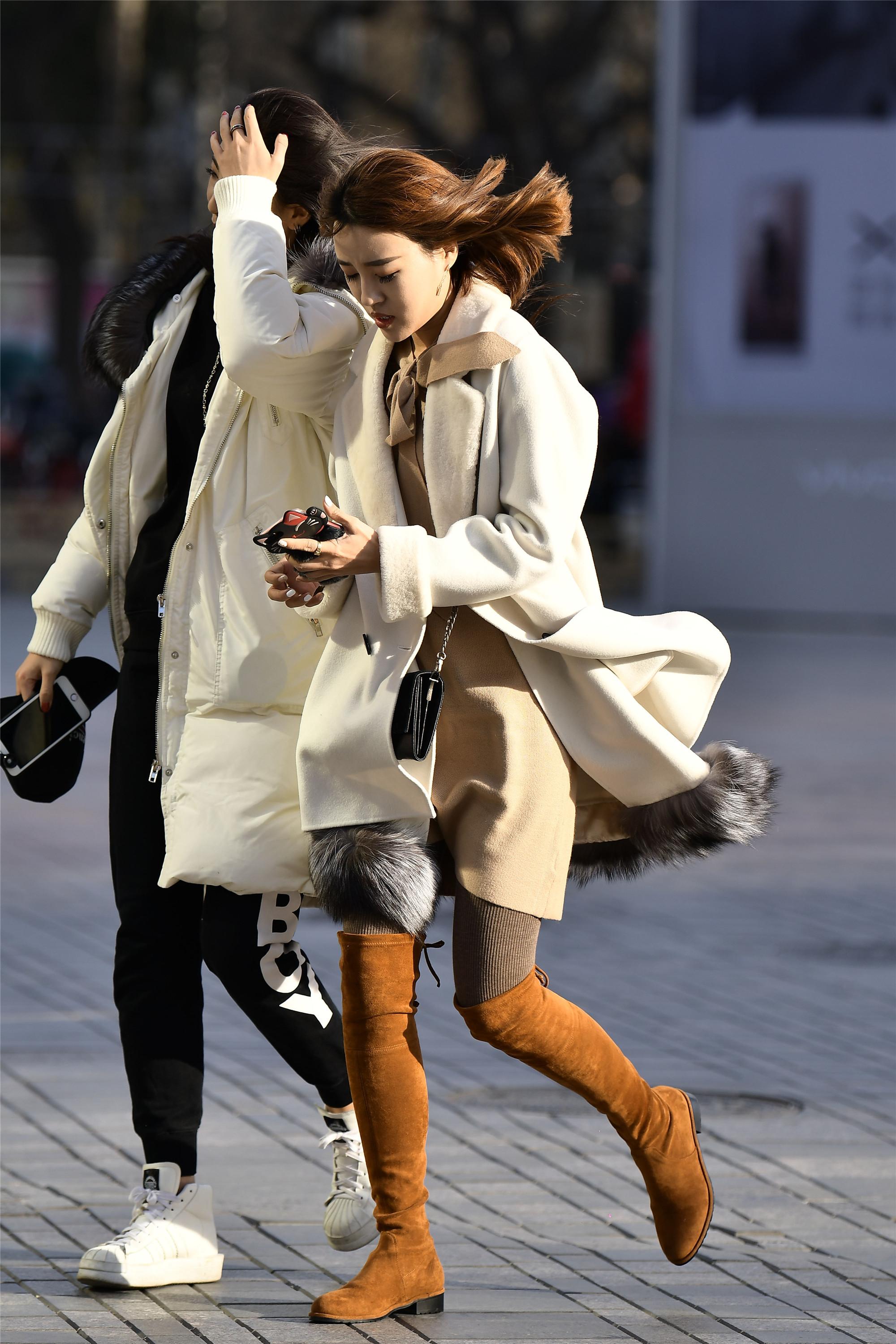 冬季時尚穿搭：九分褲+齊踝靴，顯瘦顯高還保暖。