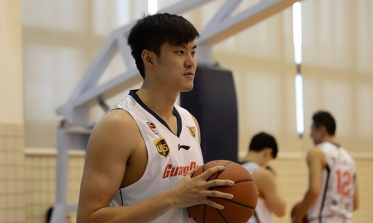 前CBA球員董瀚麟揭露CBA醜聞引發爭議。