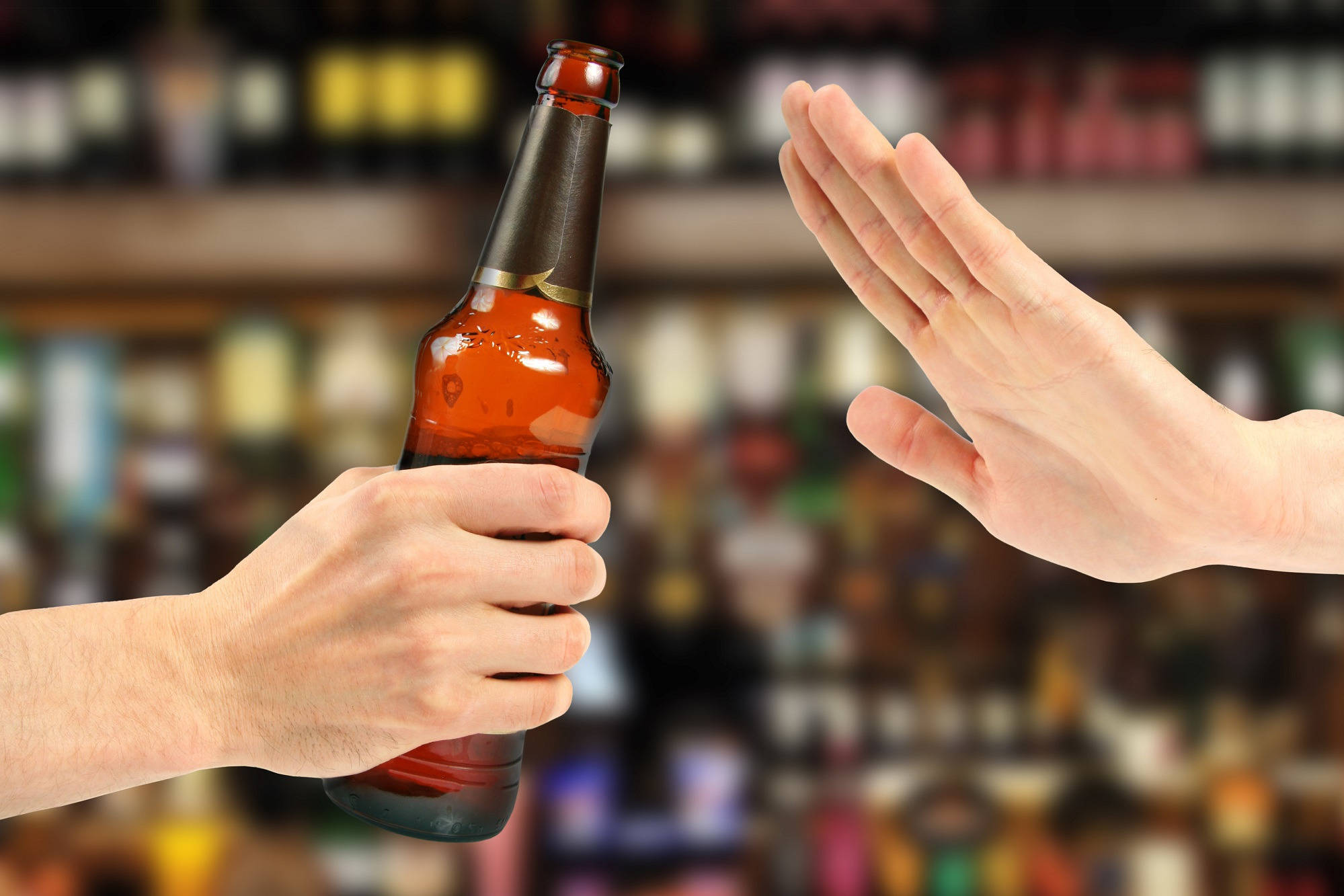 從長期飲酒引起的身體異常看戒酒的重要性。