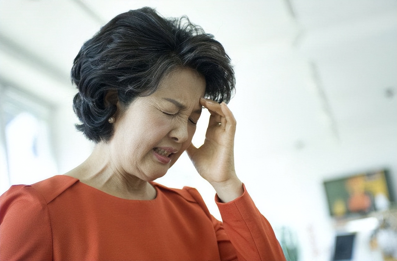 老年人應避免午餐後立即洗澡、睡覺、運動。