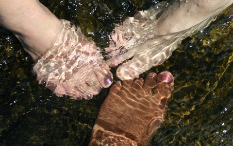 熱水泡腳不一定好，了解熱水泡腳的益處和危害。