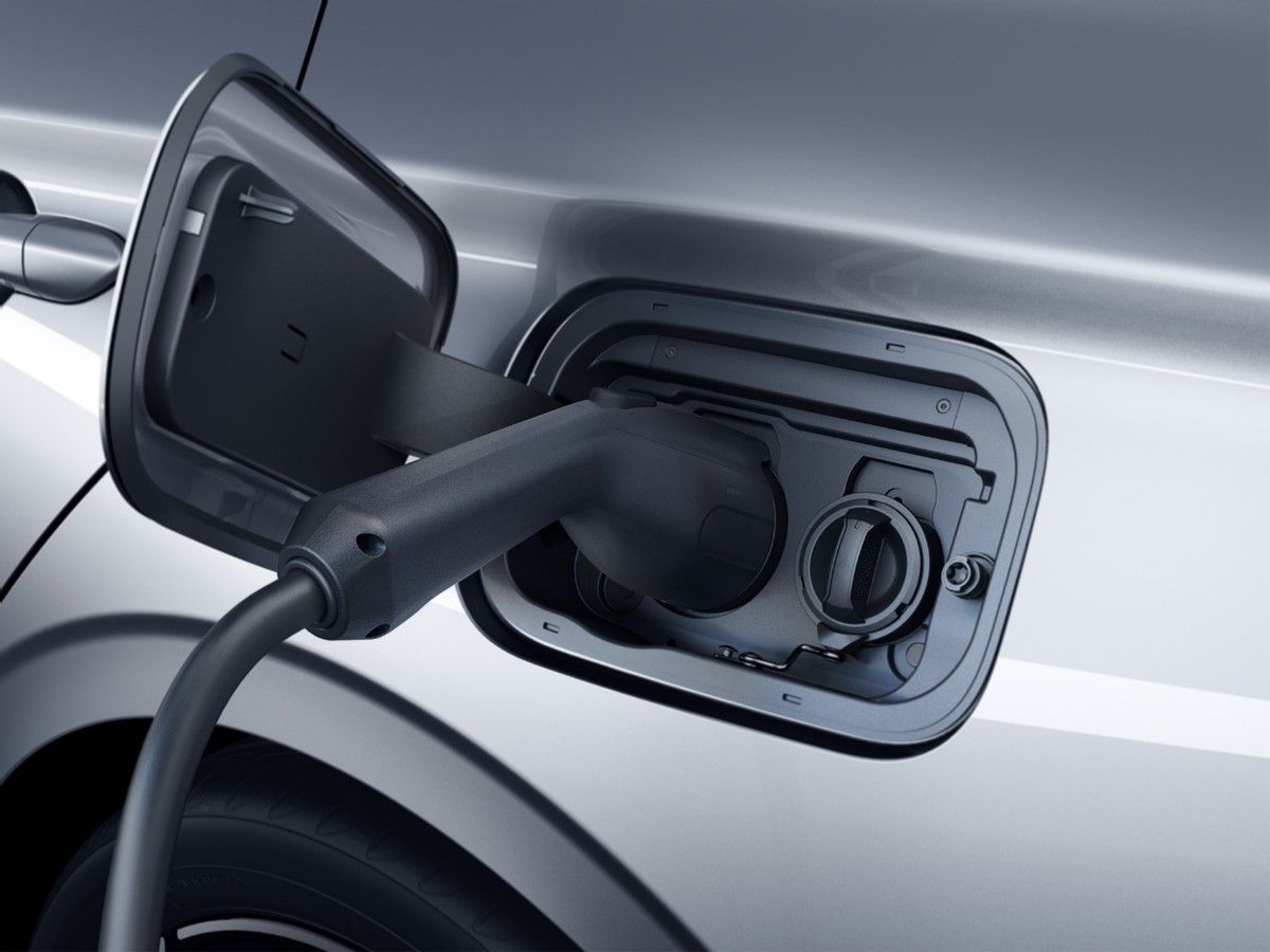 電動汽車選擇「三元鋰電池」和「磷酸鐵鋰電池」的對比？