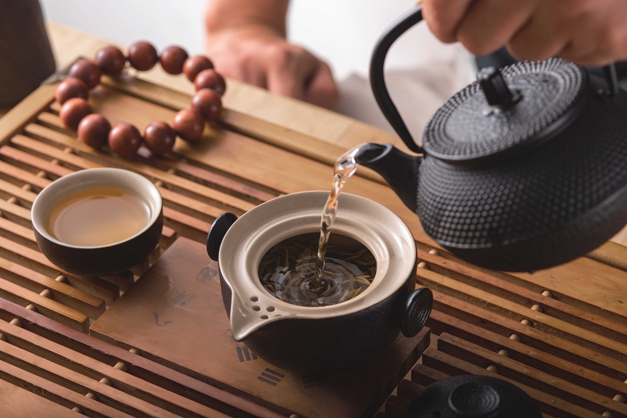 喝茶和喝白開水哪個對身體更健康？
