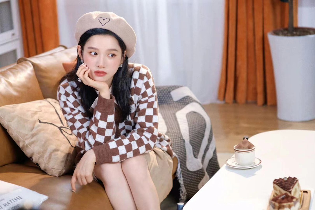 張婧儀背心配短裙，堪稱最美初戀！